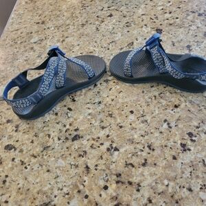 Chaco Youth Sandals Girls or Boys Size 4 Hiking Outdoor Multicolors BLUES